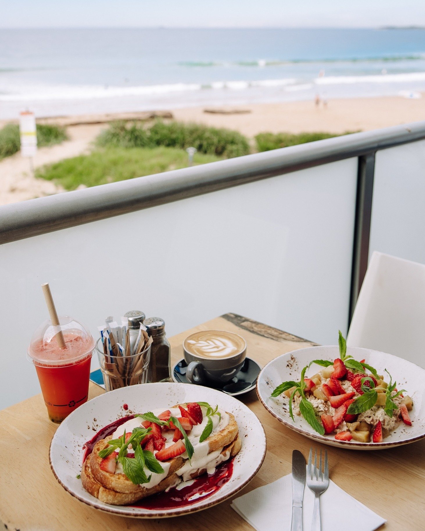 Breakfast by the beach? Yes, please! 

Book your table online today www.bullibeachcafe.com.au