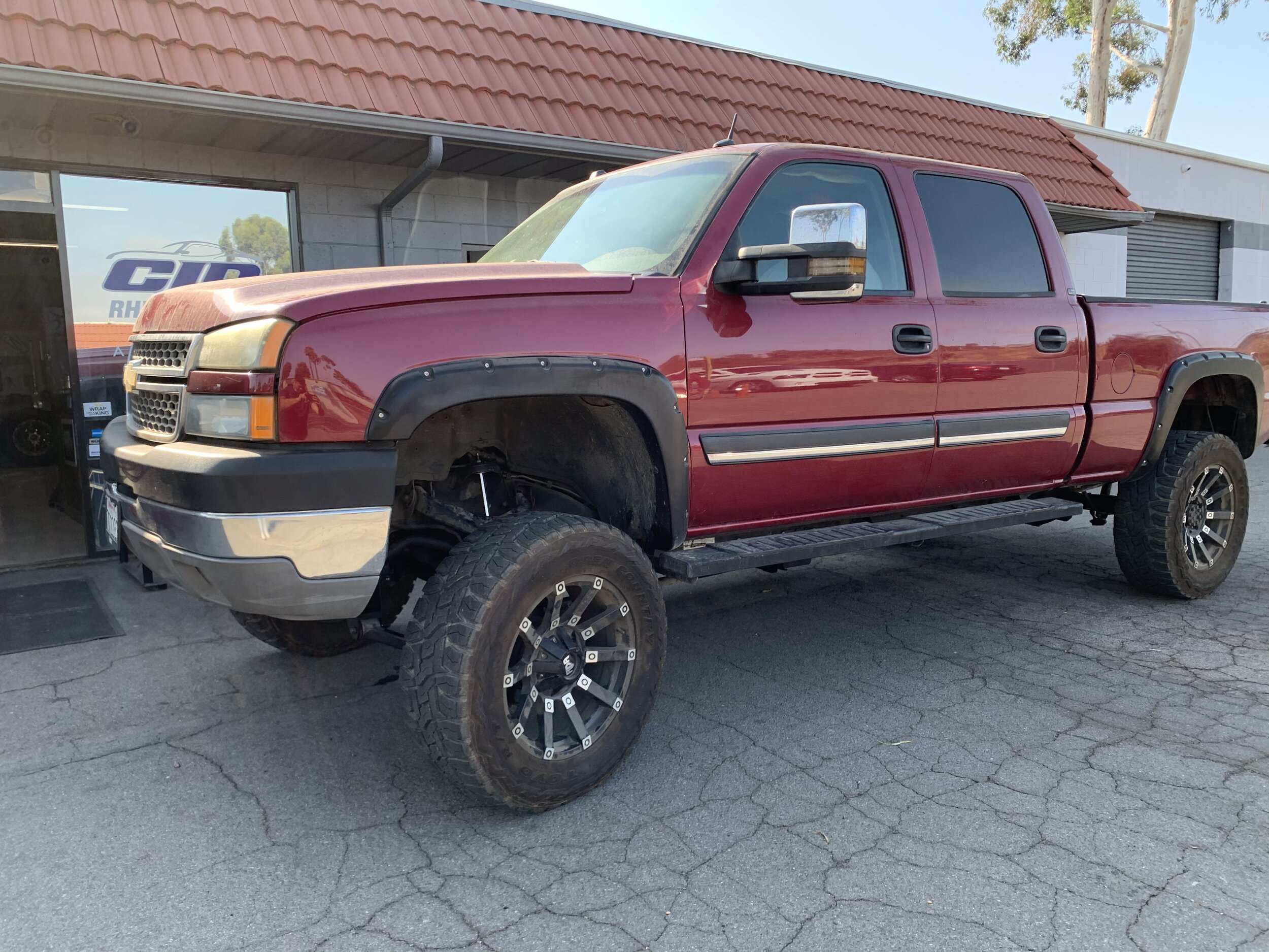 CHEVY SILVERADO LIFTED RED .jpg