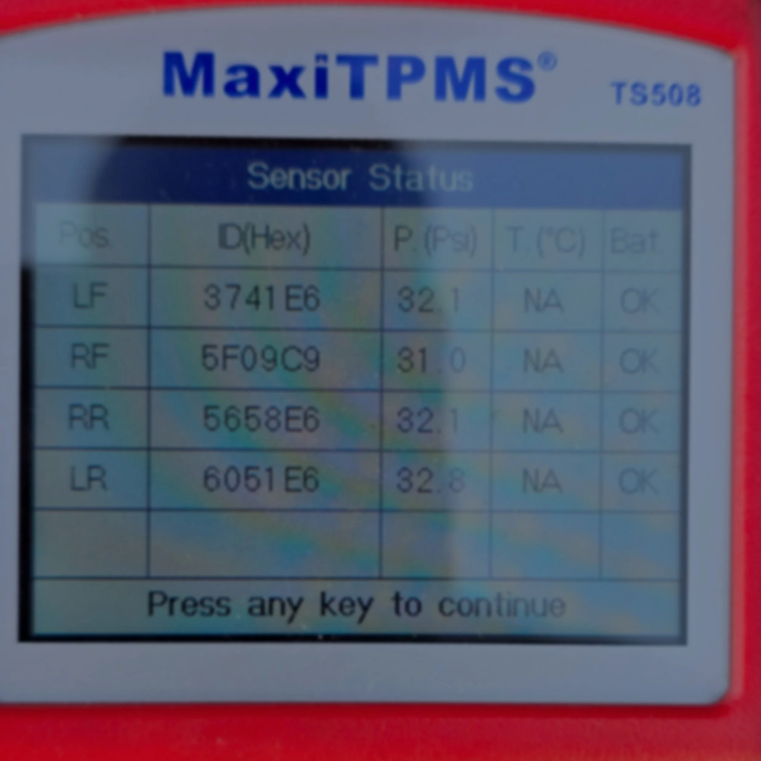 Screen displaying sensor status for MaxITPMS system with readings for each tire position, including hex codes, pressure in psi, and temperature in Celsius, all marked as OK.