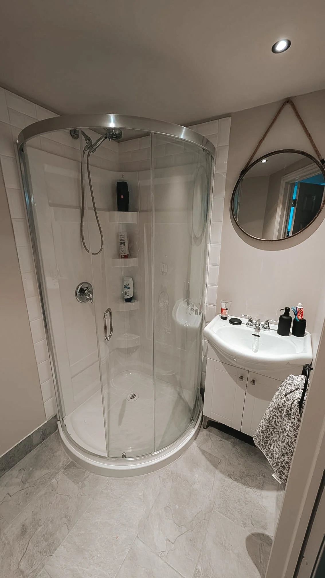 basement bathroom1.jpg