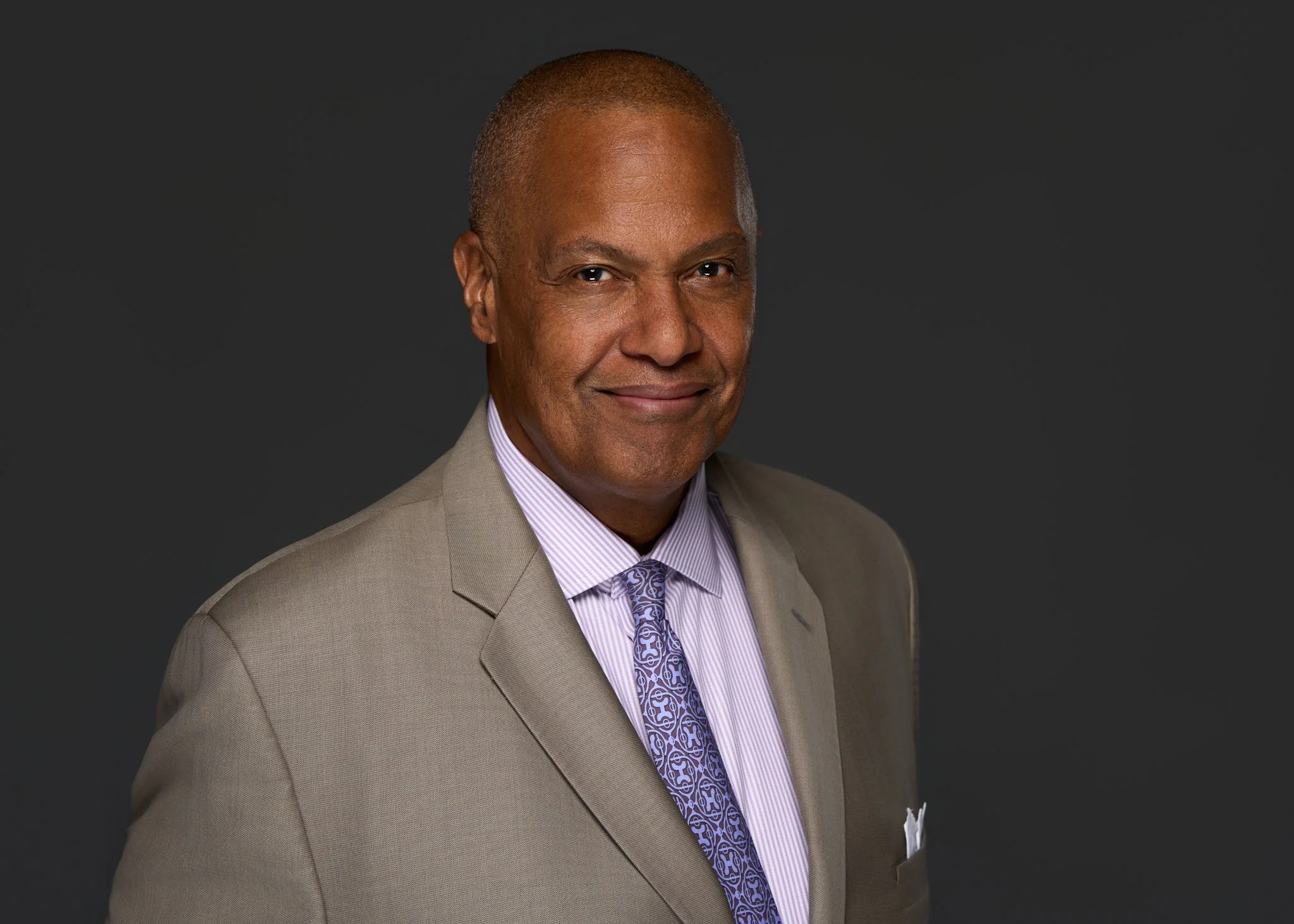 corporate_executive_headshot_gray_background_business_leader_nyc_david_pexton_photography.jpg