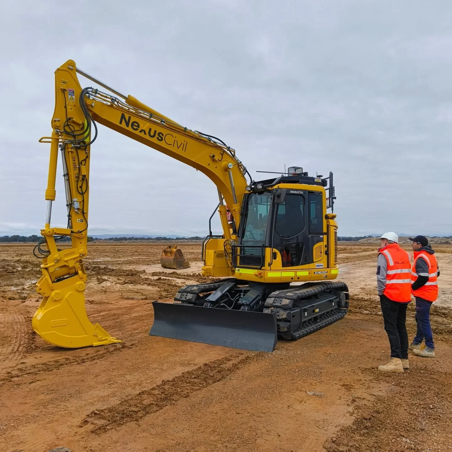 New addition to the fleet! Ready for its first assignment installing Stormwater in Benalla! @komatsu_australia #nexuscivil #enterpriseparkbenalla #komatsu138