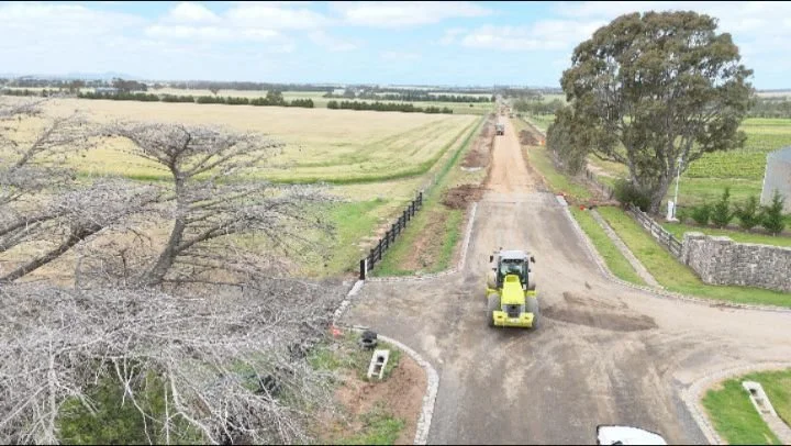 Project Update | Muhlebach Road Upgrade 🛣️

Paint it black! 🖤
A huge final push from the team heading into the Christmas break to wrap up all asphalting and sealing works. Fantastic effort all round to get this one across the line!

Big shout-out t
