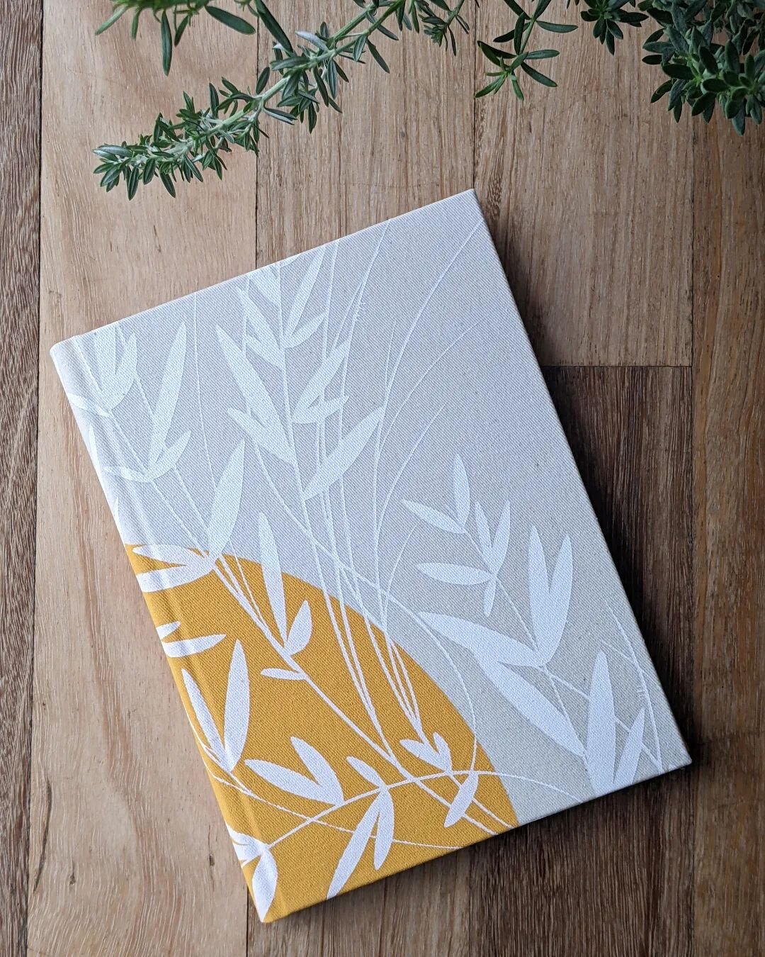 The Handbound Journal captures the love for the craft of hand bounding and screen printing. Carefully handbound by me in my Meanjin/Brisbane studio, from folding the paper and sewing it, to screen printing the beautiful fabric cover. A paper journal 