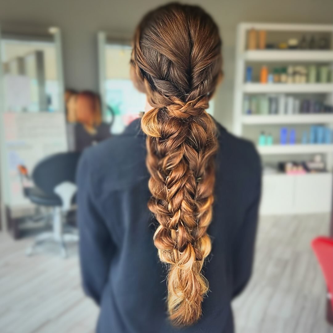 Big, Beautiful, Braids!! 😍

#hairgoals #updohairstyles #updos #braids #doublebraids #bighairdontcare #stylist #njsalon #salon #dreamhair #bookyourappointment #salonskindeep