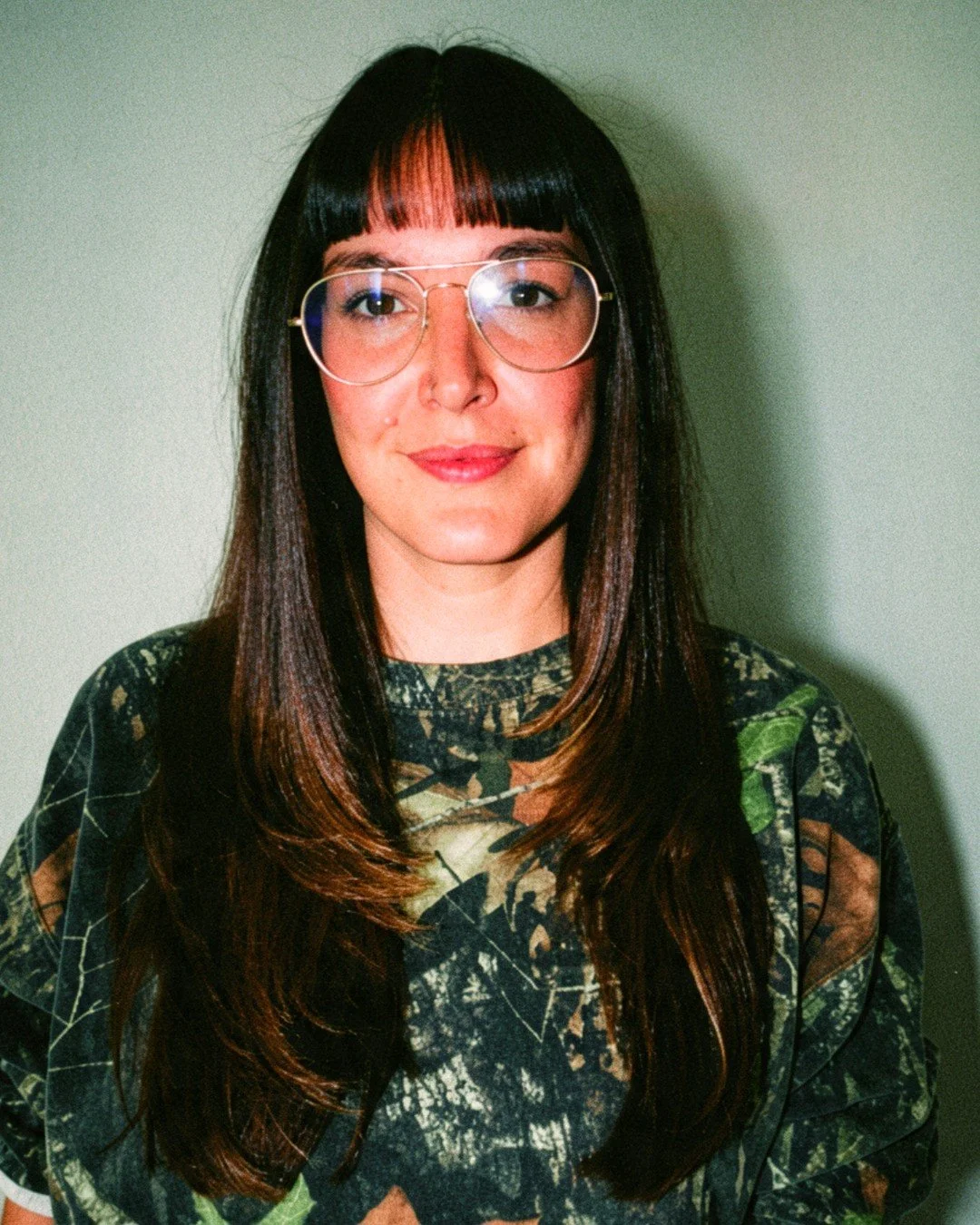 this fringe and these glasses were always going to find each other. absolutely iconic duo. 

#bangsandglasses #melbournehairdresser #longhairandbangs