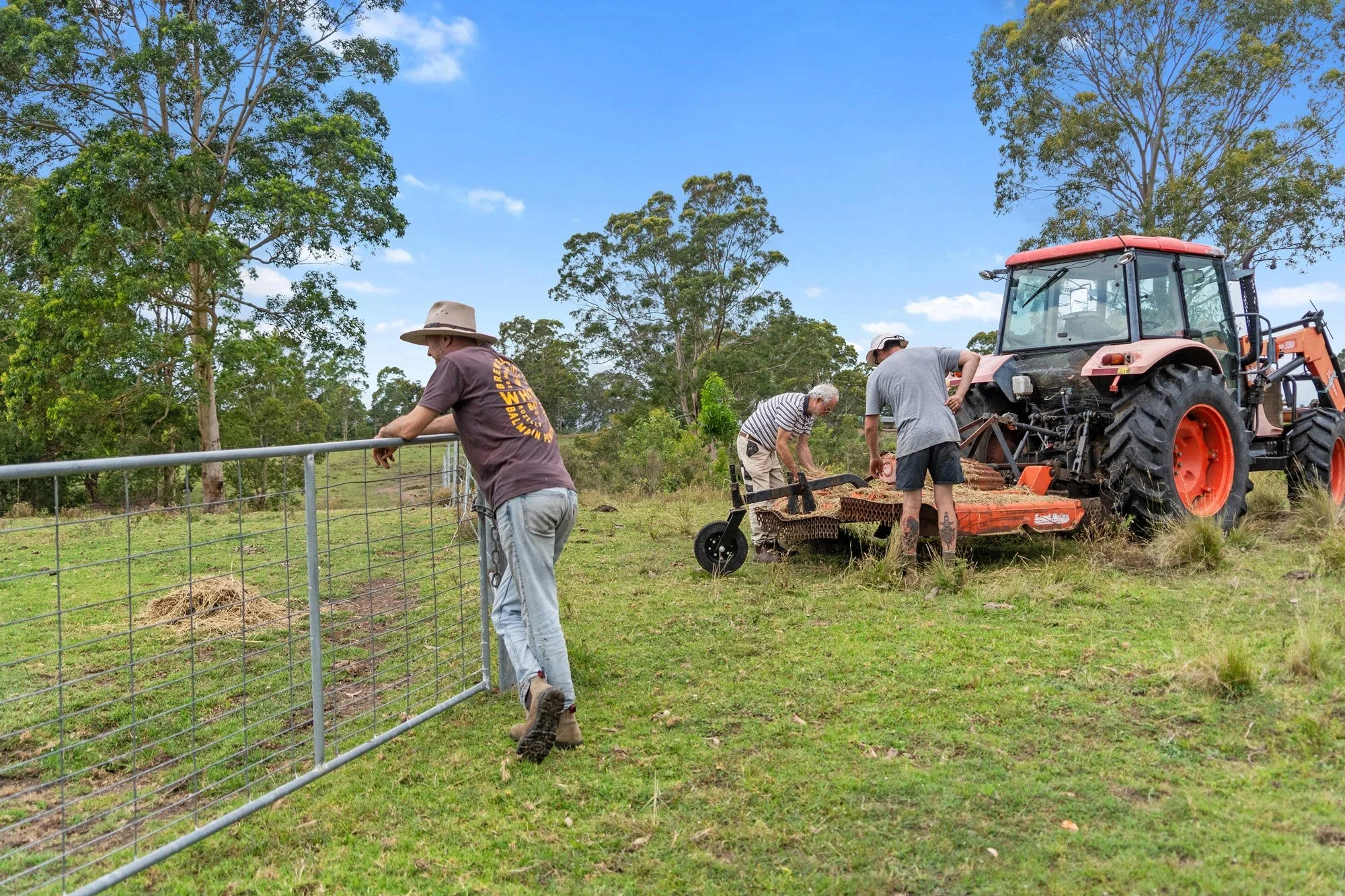 Limeburners-Ridge-Pastoral_Metropolitan-Maitland_Kurri-Kurri-Hotel_Paddock-to-Plate_Nick-and-Elliot-Working-on-the-Farm-with-their-Dad.jpg