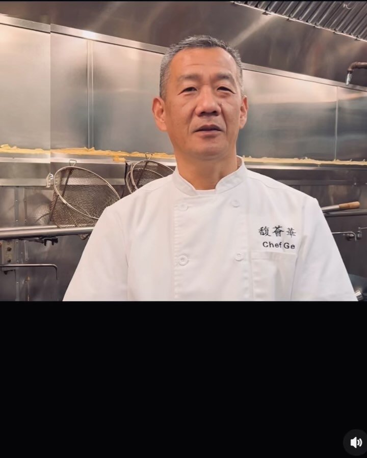 「日漸秋涼，落葉歸根；金秋蟹宴，六手聯彈」
我們用了八種螃蟹，
召集了三位師傅，
做一年唯一的全蟹宴，
期待見到你們.
地點：The Mandarin 
1029 El Camino Real, Menlo Park, CA 94025
預約開放時間，
本週六11/16 晚上五點及八點.
本週日11/17 晚上五點及八點.
蟹宴開始時間
下週六11/23 晚上五點及八點.
下週日11/24 晚上五點及八點.
售罄即止.
請查閱我們的網站預訂「金秋蟹宴」的席位.

As the autumn ch