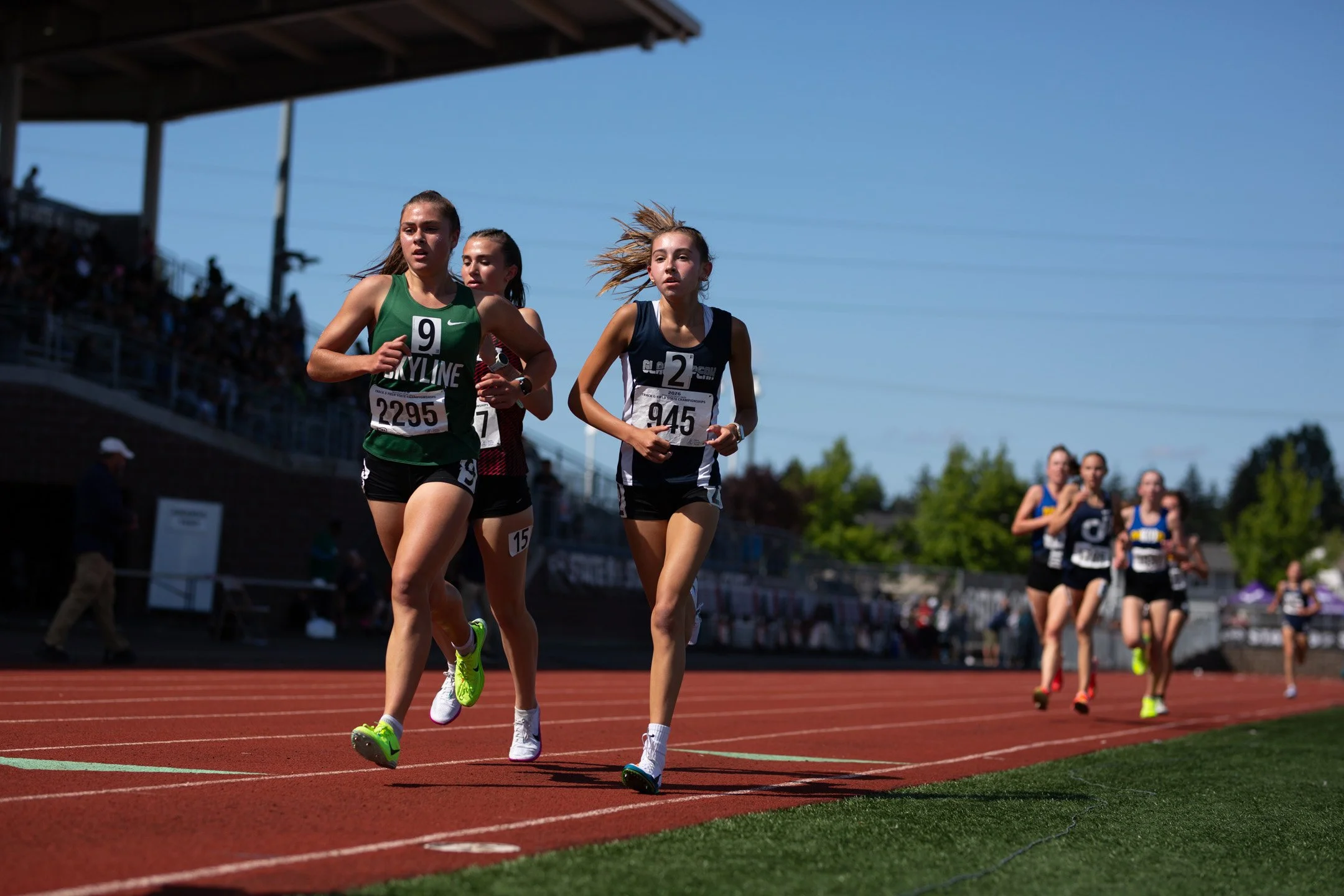 Lucy Fraser and Jaya Holt racing the 1600m at the 2025 WIAA State Track and Field Championships