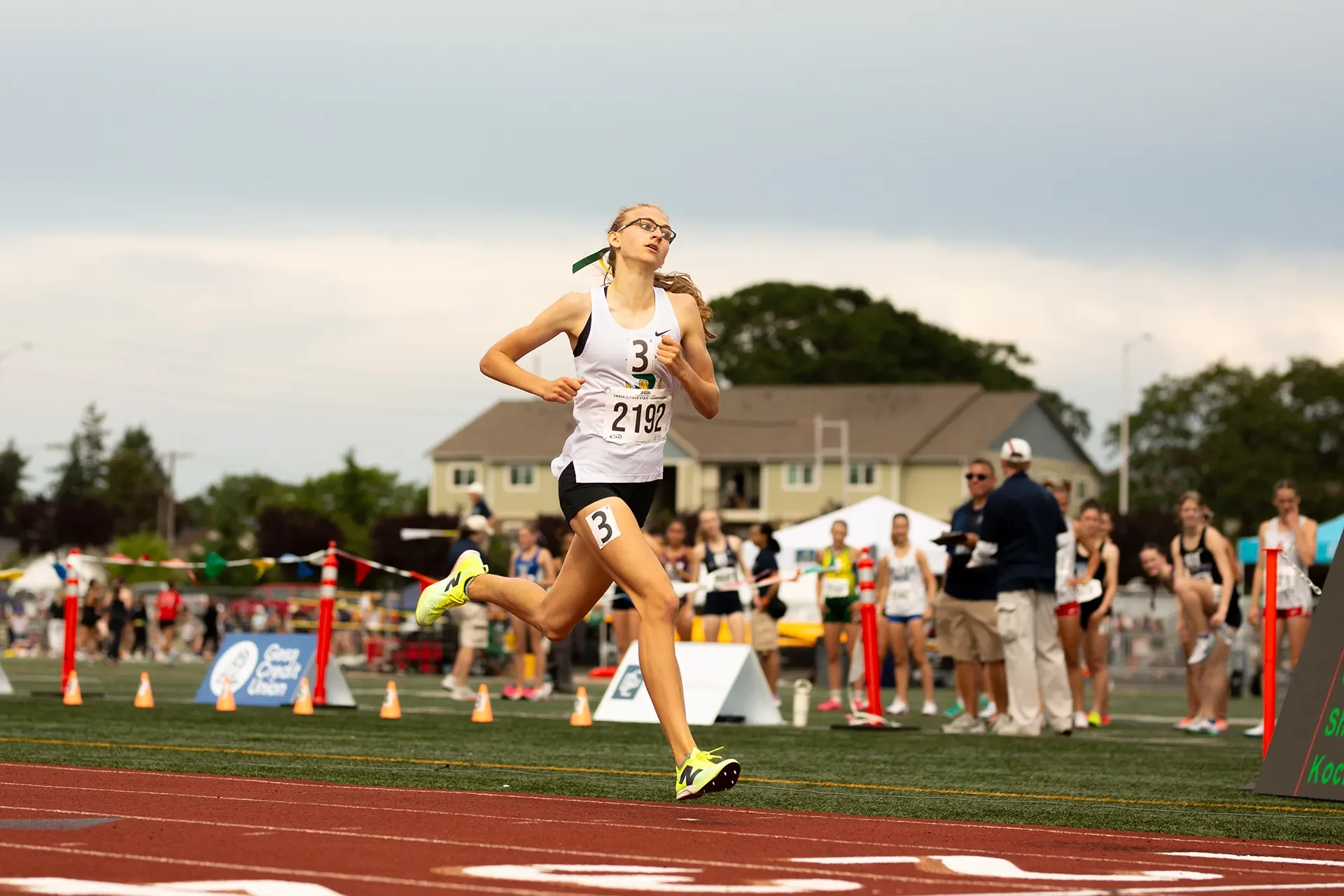 Kjirsten Ludeman of Sehome High School running to victory in the 2A girls 1600M final at the WIAA State Track Championships.