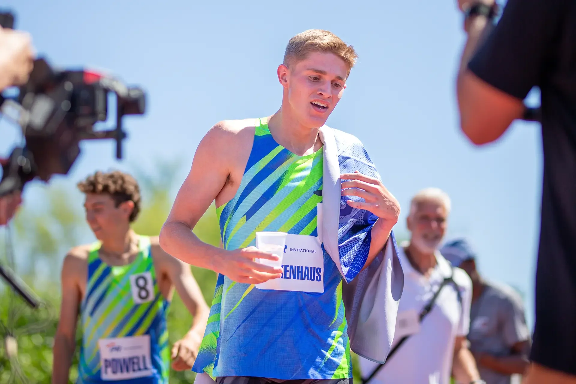 Texas runner Cooper Lutkenhaus sprinting on the track in a blue and green singlet during his national record-breaking 1:46.26 800m race at the Brooks PR Invitational.