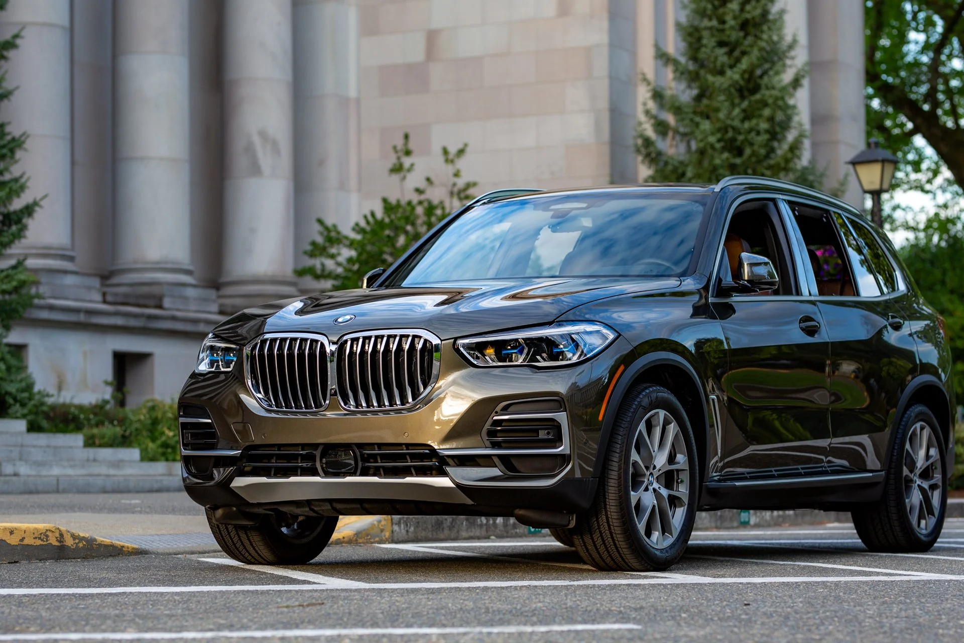 BMW X5 xDrive40i AWD at Olympia, WA State Capital Building