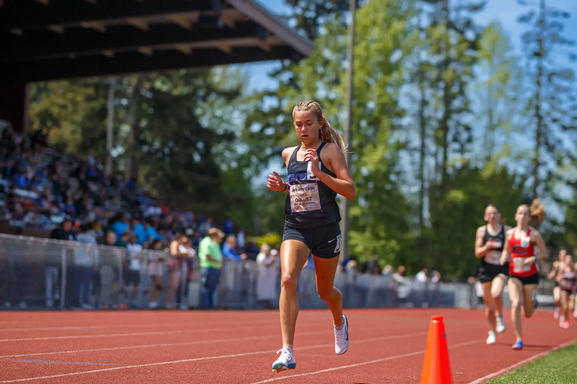 Callie Orcutt of West Valley running on a track. Top contender for the 2026 WIAA 4A track State Championships.
