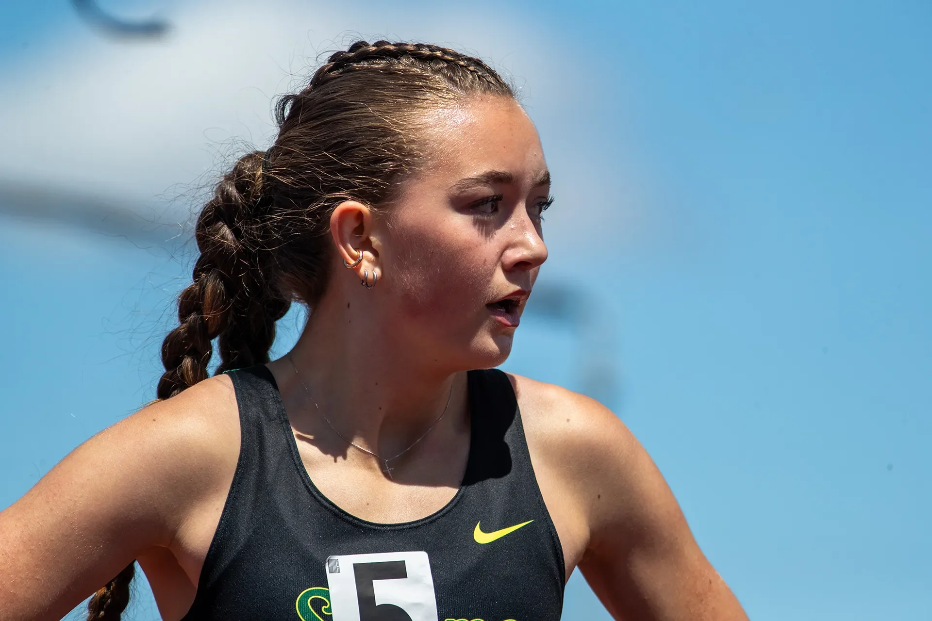 Sloane Clines of Sehome High School running to victory in the 2A girls 3200M state final.