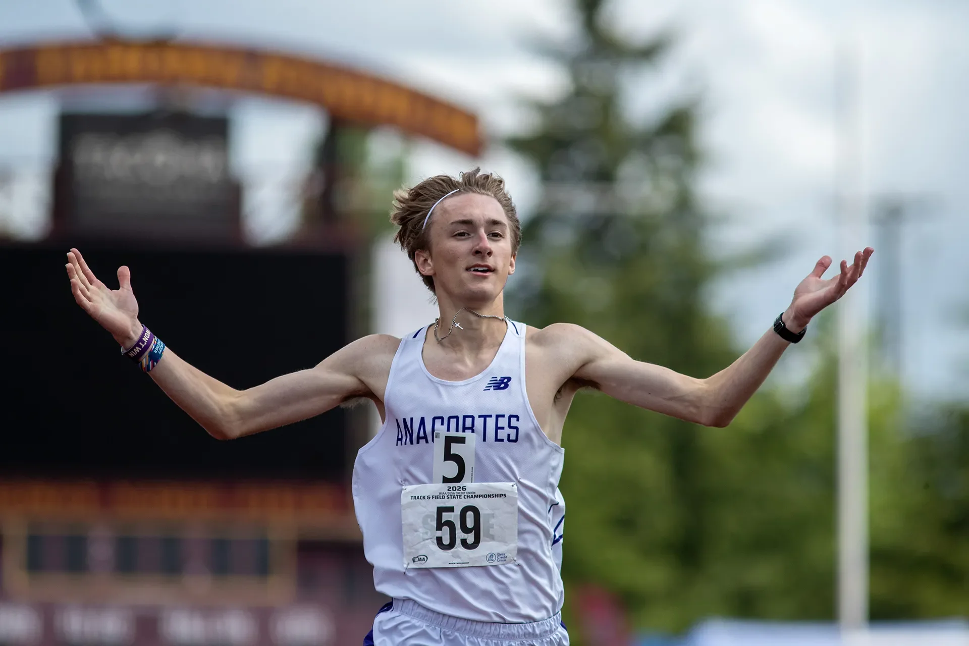 dylan-rowell-anacortes-2a-boys-800m-champion.webp