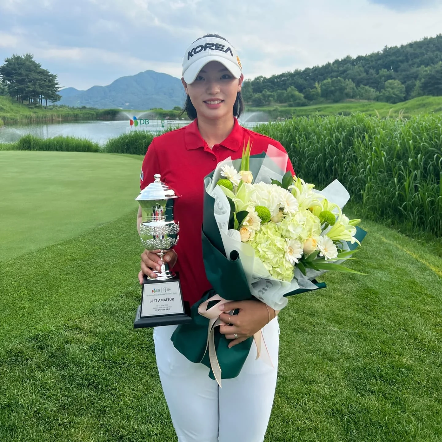 [DB그룹 제39회 한국여자오픈골프선수권대회]
크라우닝 소속 박서진 선수(@qx_tjwls)
🏆 베스트 아마추어 수상 및 TOP10 

KGA 국가대표 자격으로 출전한 박서진 선수는 최종합계 286타, 2언더파를 기록하며
쟁쟁한 프로 선수들 사이에서도 뛰어난 기량을 입증했습니다 👏👏

앞으로 더 높이 비상할 박서진 선수의 여정을 크라우닝이 응원합니다! ❤️

#크라우닝 #crowning #DB그룹 #한국여자오픈 #KGA #대한골프협회 #국