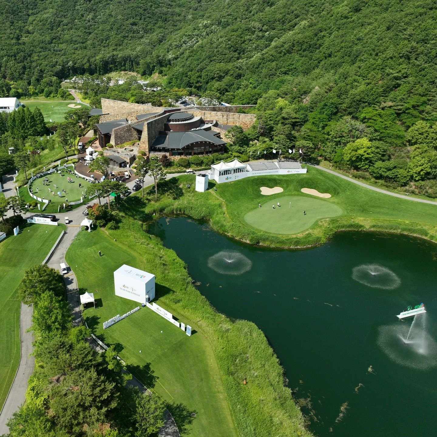 🏌️&zwj;♀️ 크라우닝이 함께한 'DB그룹 제39회 한국여자오픈골프선수권대회'가 성황리에 마무리됐습니다!

최고의 기량으로 내셔널 타이틀 대회를 빛내주신 출전 선수들과 함께 땀 흘려주신 모든 관계자 여러분

현장을 찾아주신 갤러리와 화면 너머에서 응원을 보내주신 시청자 여러분께 깊은 감사의 마음을 전합니다🙌

기대 그 이상을 만드는, 크라우닝의 다음을 기대해주세요 👋

#크라우닝 #crowning #DB그룹 #한국여자오픈 #KGA #대