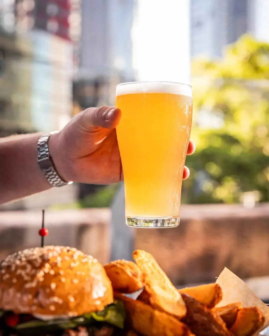 Here for the burger, or here for the beer? 🍔🍺 Hedge your bets. Have both.

📍 Rooftop
