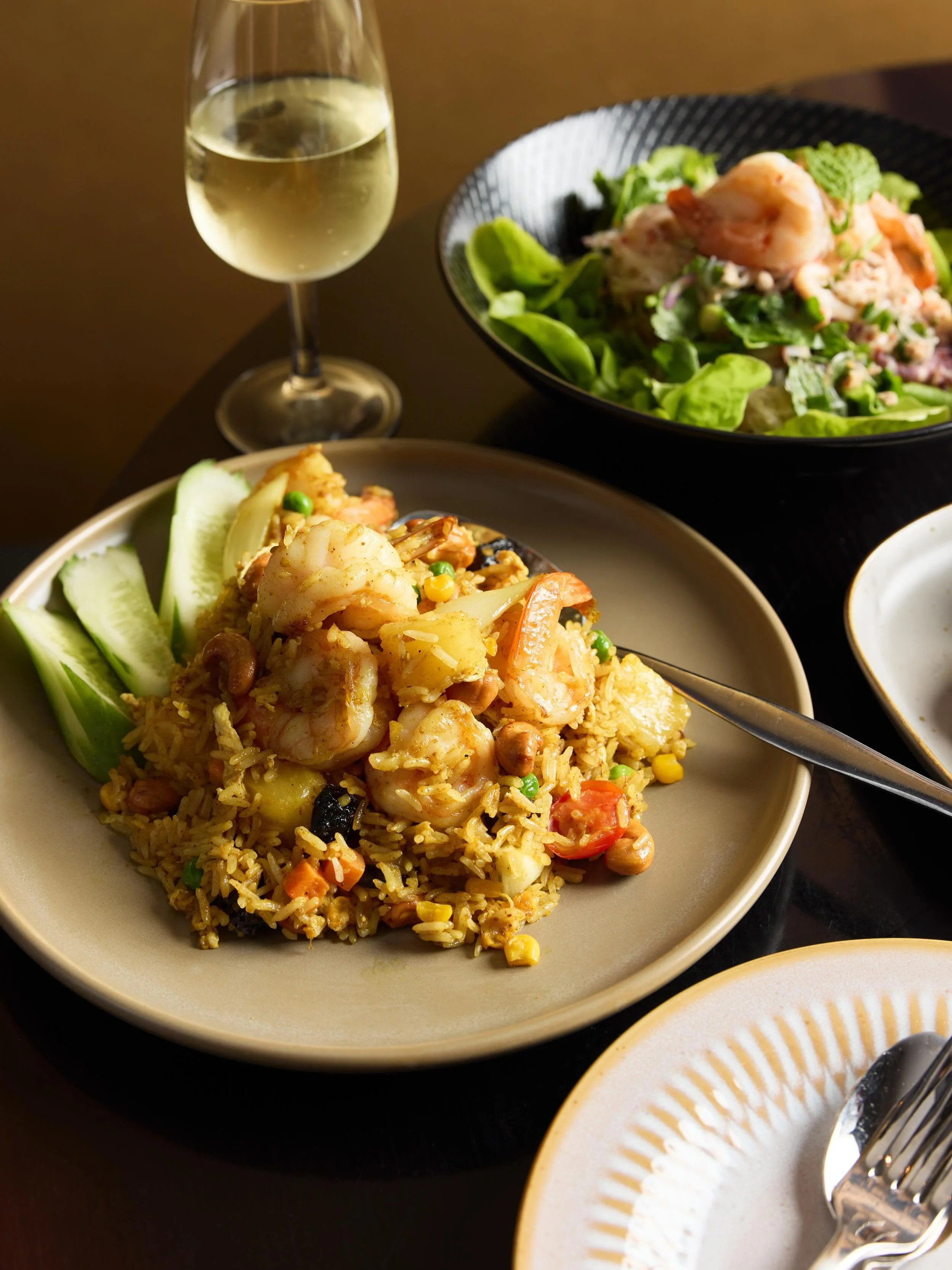 Thai time 🔥🥢 Dive into a delicious array of authentic Thai dishes here at Suriya: golden vegetable spring rolls, classic Thai fried rice, rich green chicken curry.

📍 Suriya Thai
Monday-Wednesday | 12pm-3pm
Thursday-Friday | 12pm-late