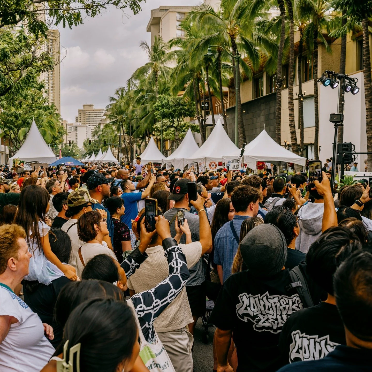 We know getting into Waikīkī can take a little extra time &mdash; especially on event day.
Kalākaua Avenue will close to vehicle traffic starting at 1:00 p.m. on Saturday, April 25, with the event area beginning at Seaside Avenue.

Plan ahead and giv
