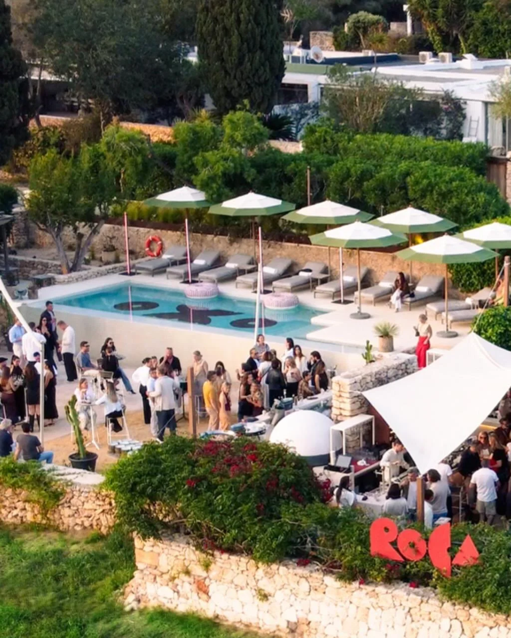 Some moments are meant to be celebrated. From weddings to branding launches and everything in between, Roca House adapts to the moment. 

From relaxed days by the pool to long tables at sunset, each celebration finds its own rhythm. The setting moves
