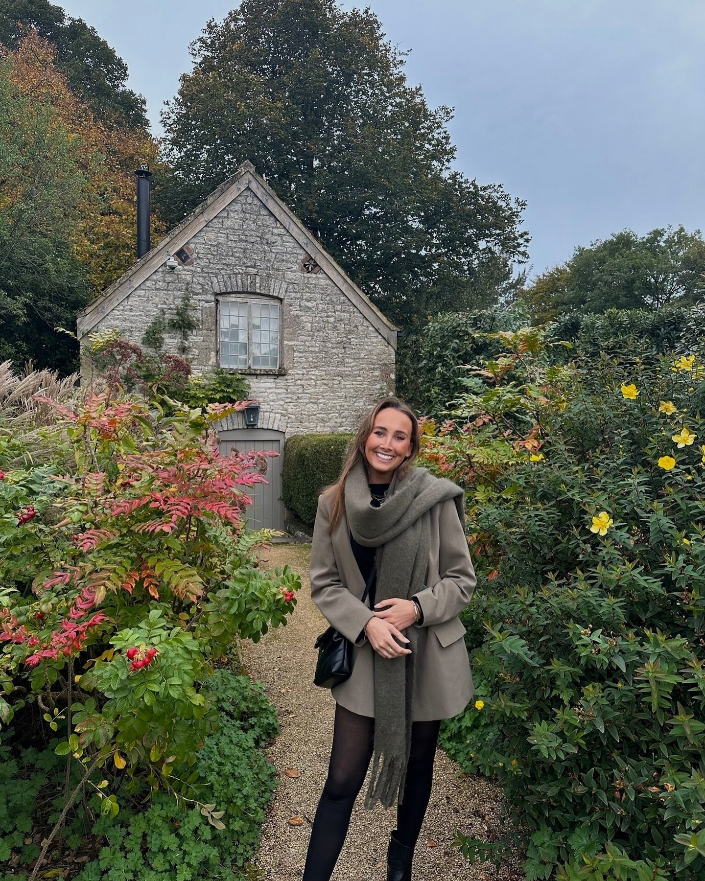Weekends well spent! 🍂🌿🍁 Saturday, I went for a lovely dog walk at @westonbirtarb to see all the autumn leaves! We then went into @visit_tetbury for some lunch and shopping!  Sunday was spent celebrating my sisters 18th Birthday @the_pig_hotels ne