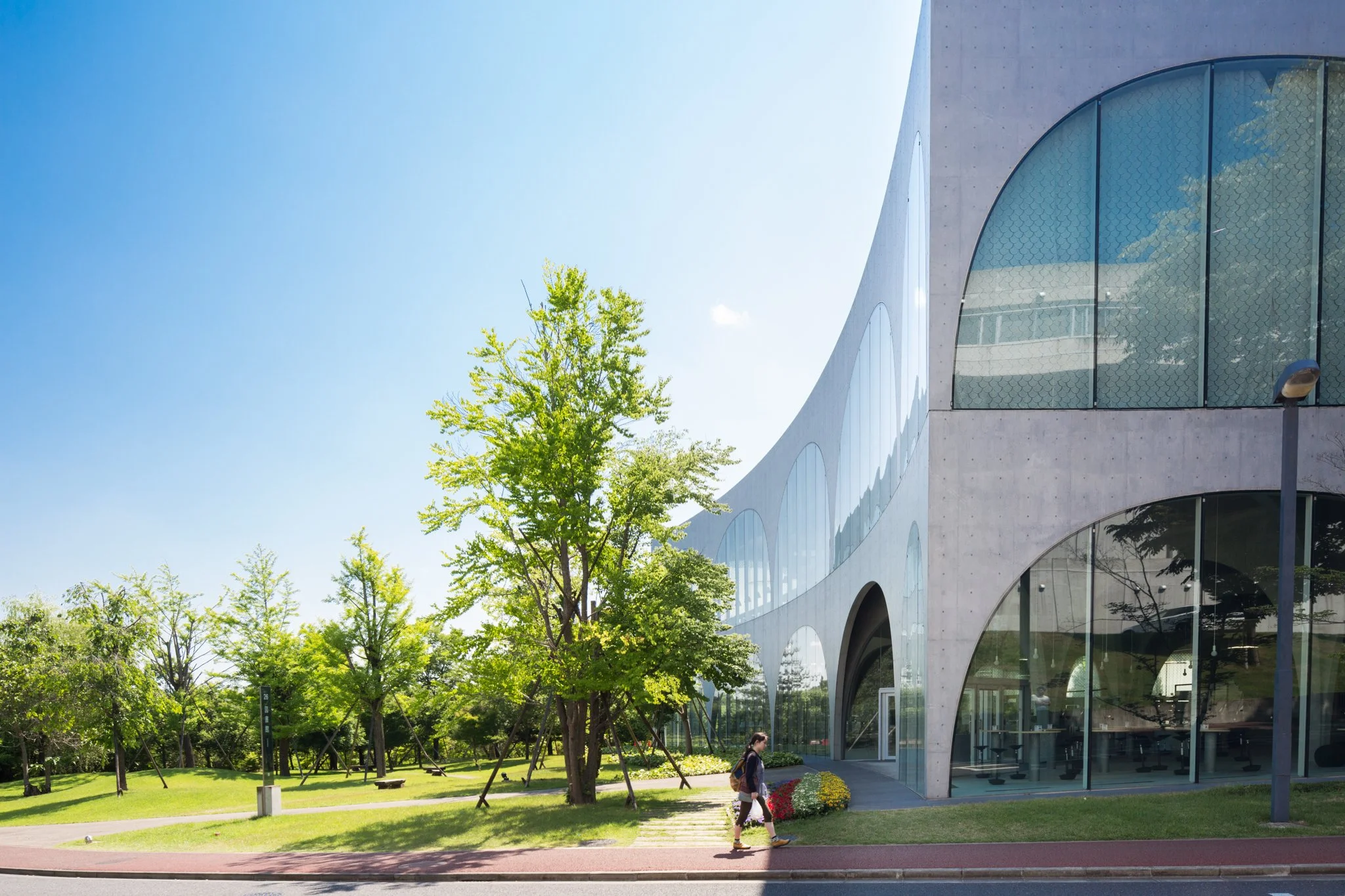 伊東豊雄 - 多摩美術大学図書館