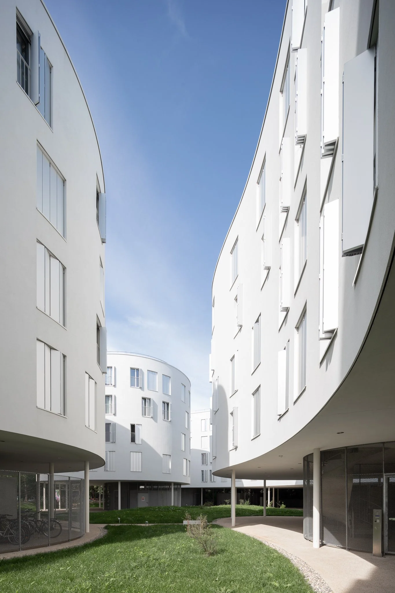 Sanaa - Marechal Fayolle Housing - Atelier Vincent Hecht (11).jpg