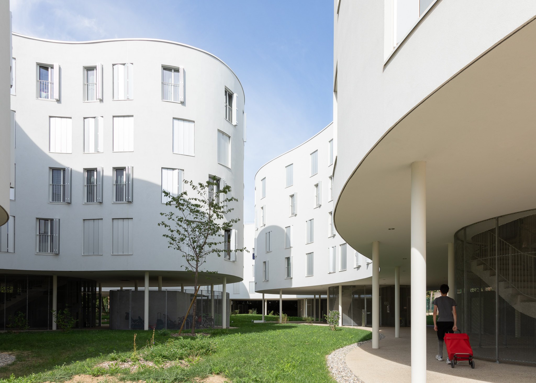 Sanaa - Marechal Fayolle Housing - Atelier Vincent Hecht (15).jpg
