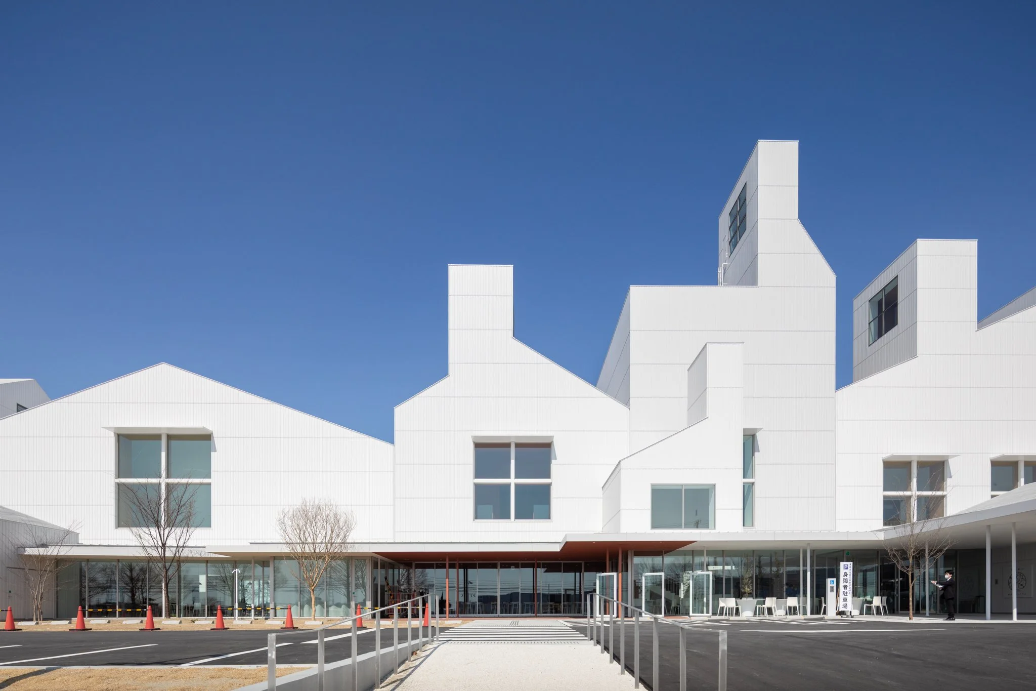 Sou Fujimoto Architects - Ishinomaki Cultural Center-03.jpg
