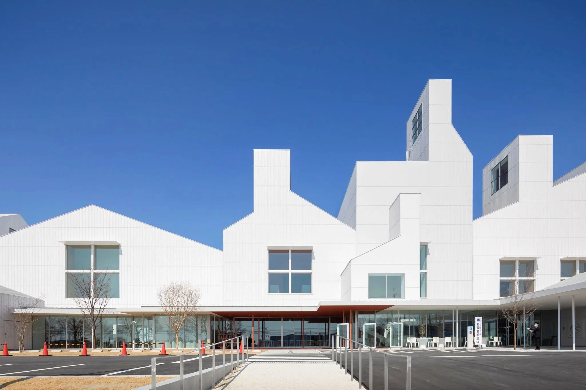 藤本壮介建築設計事務所 - 石巻文化センター