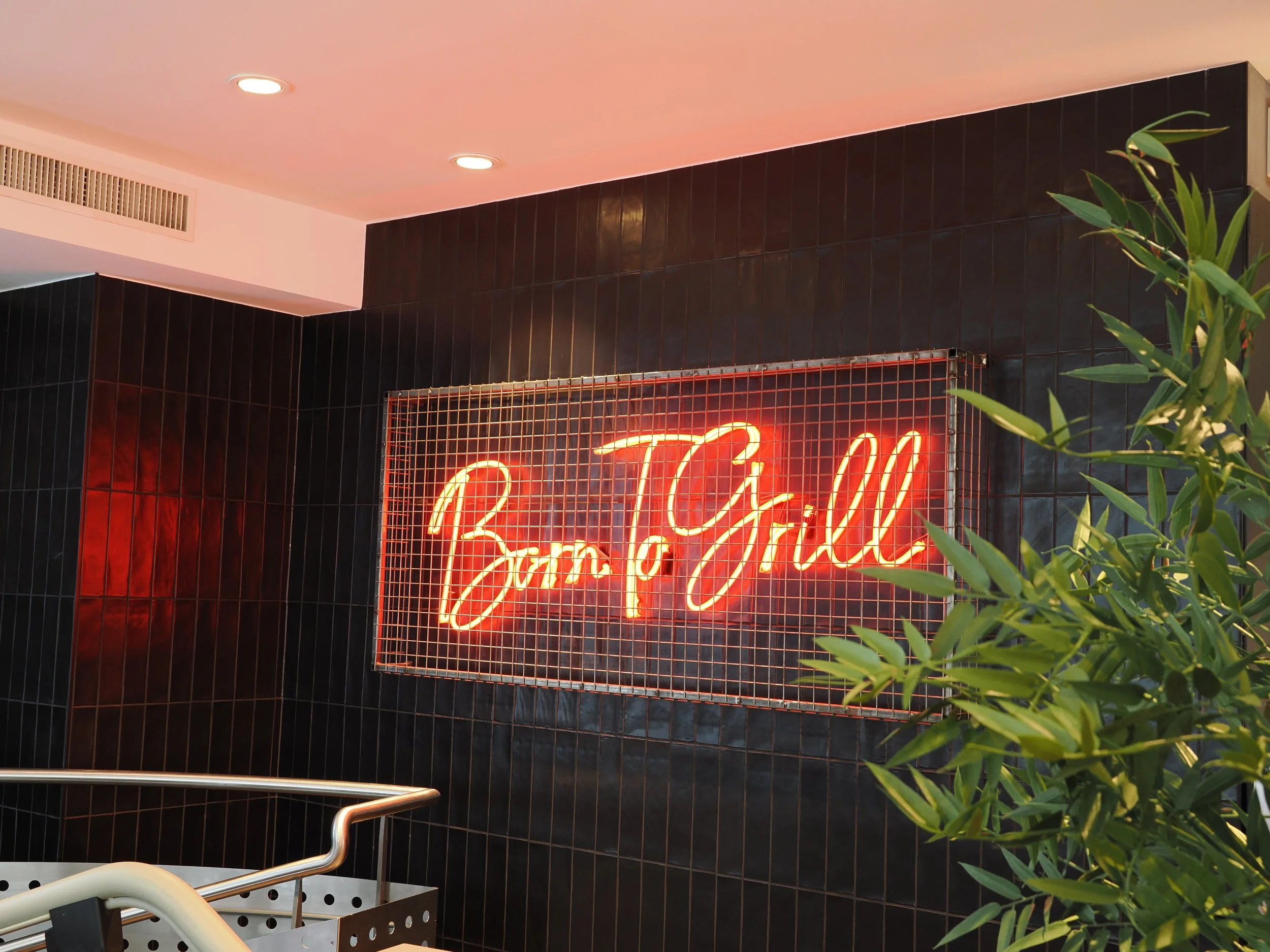 HOLYCOW! LÖWENSTRASSE ZÜRICH