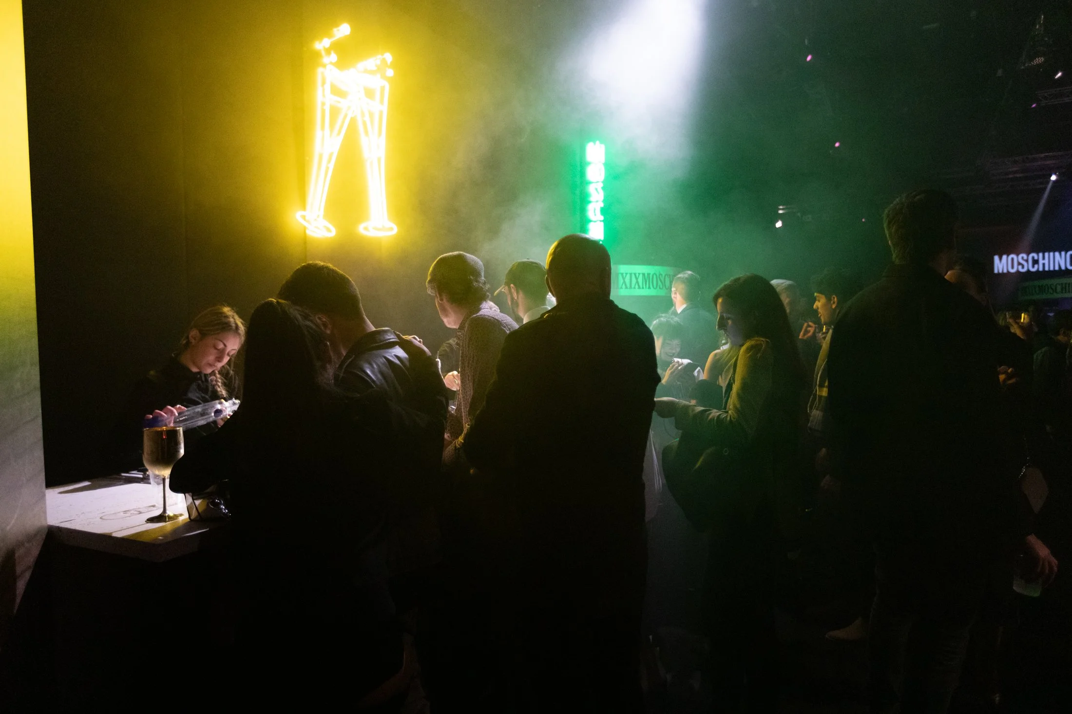 Moschino_Party_Identity_Communication-01