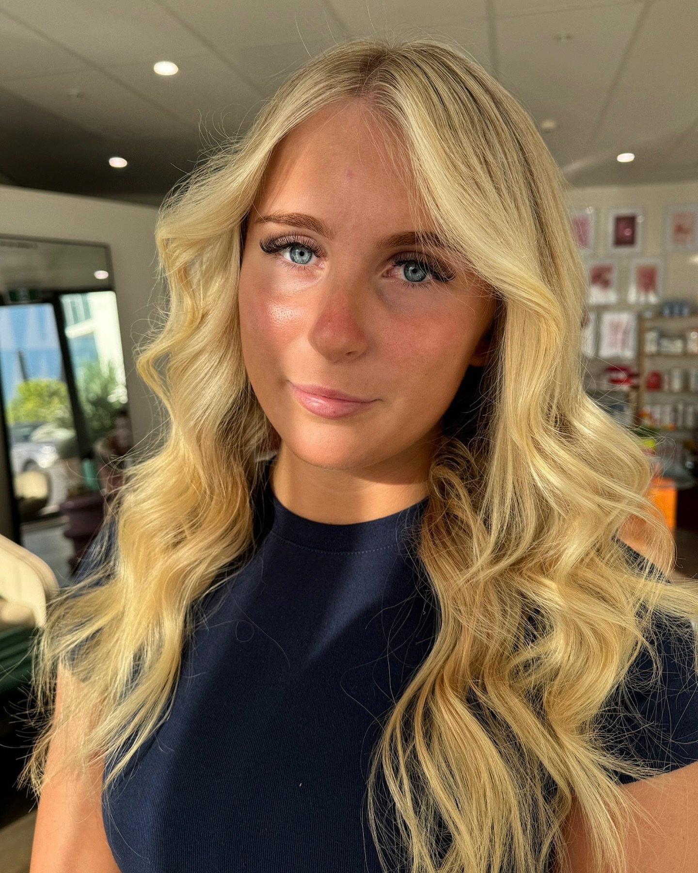 BRIGHTEN UP FOR THE BIRTHDAY GIRL 🧚🏻✨🎂💗 

 Getting @chris_lynnxx birthday and graduation ready🥂⭐️