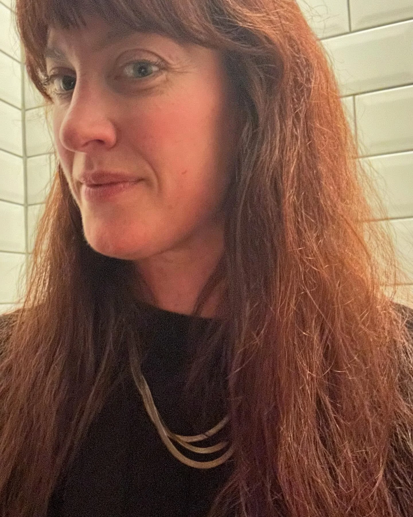 🪐Love me a toilet selfie @brilliant_cnrs 💜
.
.
.
💥The sound you can hear is the song Mud, taken from the album, started on the tenor guitar &amp; evolved from there. It&rsquo;s also the first song from the album that received radio play (thanks So