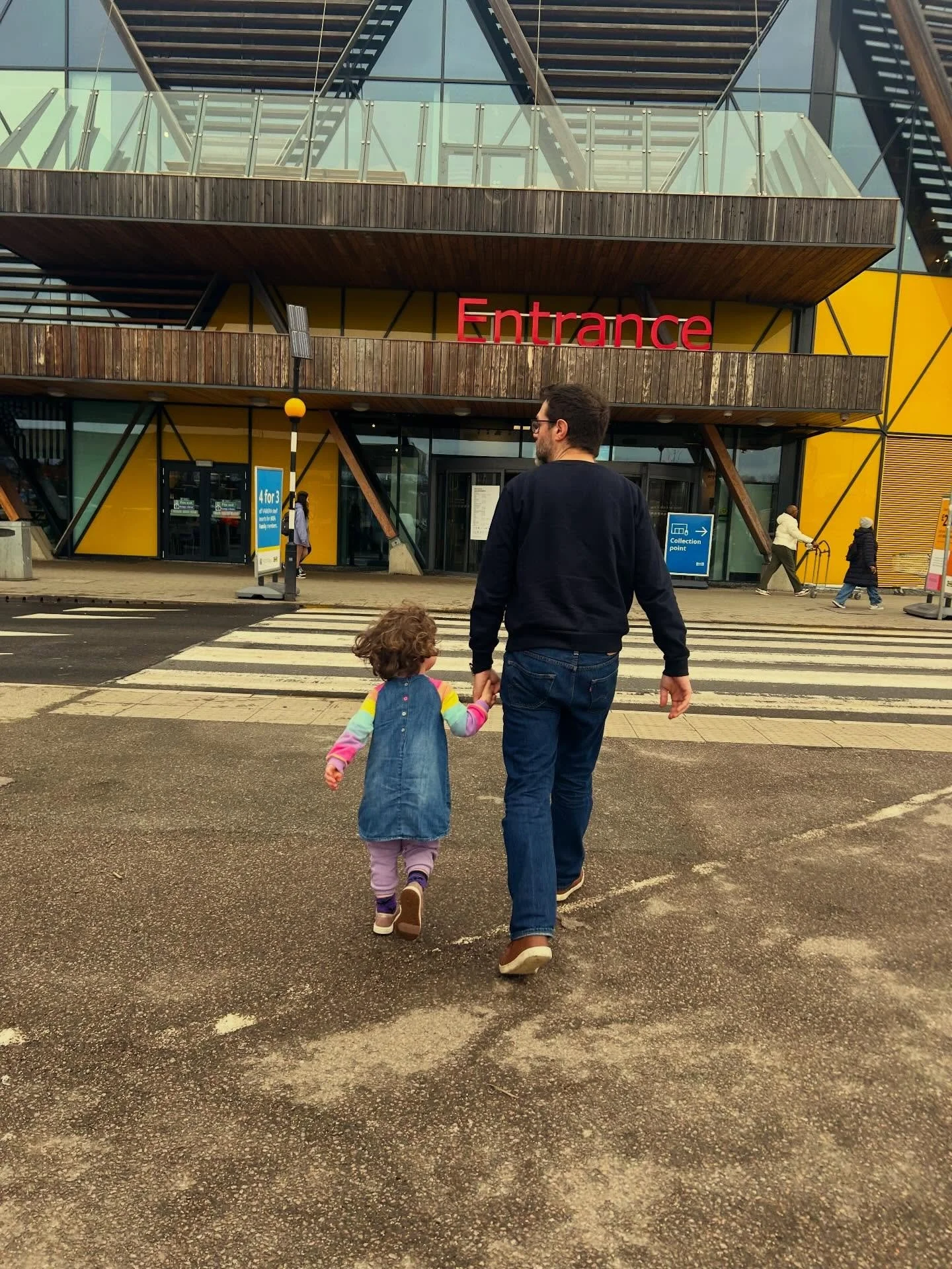 🫶Thursdays 
.
.
.
.
.
#creativeparents #toddlerlife #artistlife @ikeauk