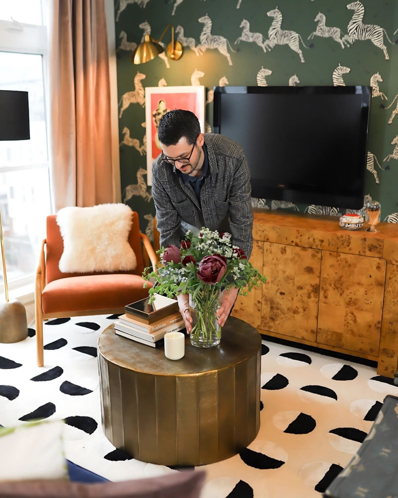 Bringing a space to life is all in the details ✨

It&rsquo;s in the layering&mdash;texture, color, pattern, and even fresh florals&mdash;that brings warmth and depth to a space. Of course we all love a magazine-worthy moment, but my goal is always th