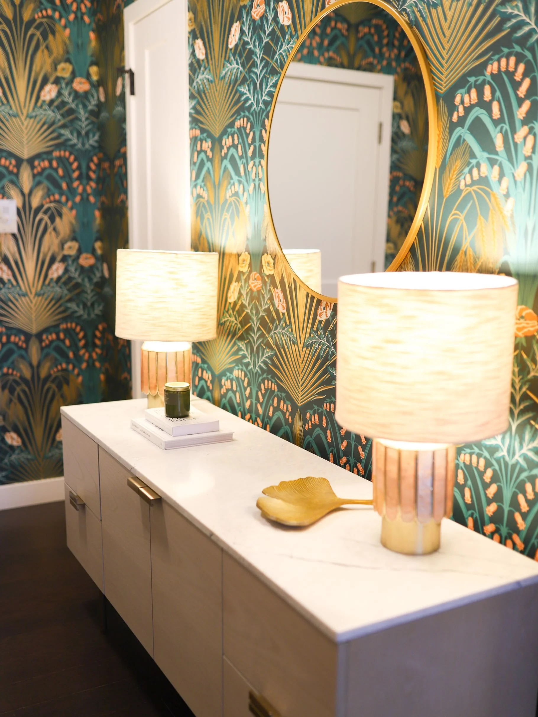 Throwback to my most favorite entryway I&rsquo;ve designed. Can&rsquo;t get enough of this wallpaper! 😍