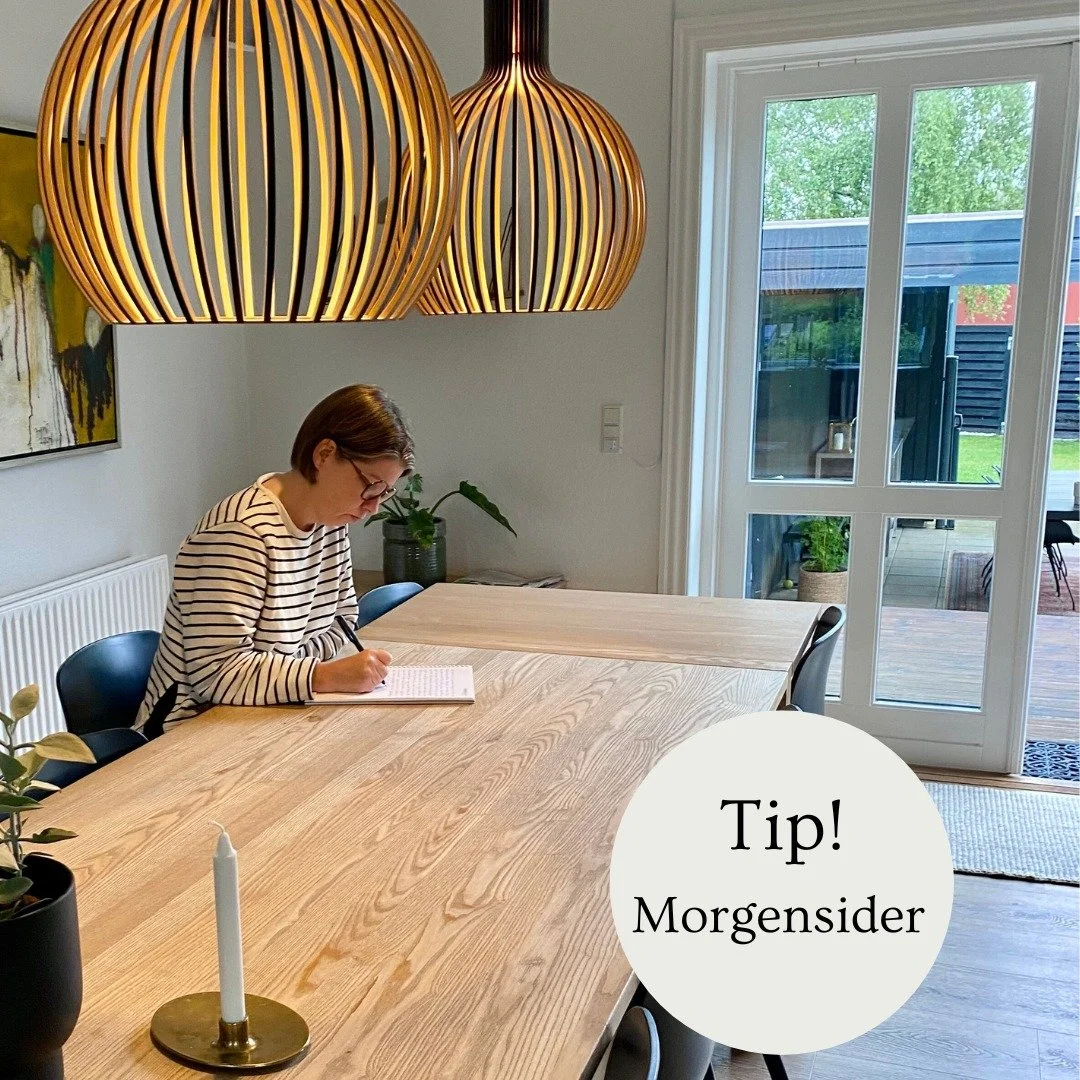 Hver morgen, imens &oslash;jnene stadig er sm&aring; og resten af huset sover, skriver jeg morgensider. Tre h&aring;ndskrevne sider om hvad end der dukker op. Pen til papir uden pause og grammatiske overvejelser. Et mentalt brusebad, der t&oslash;mme