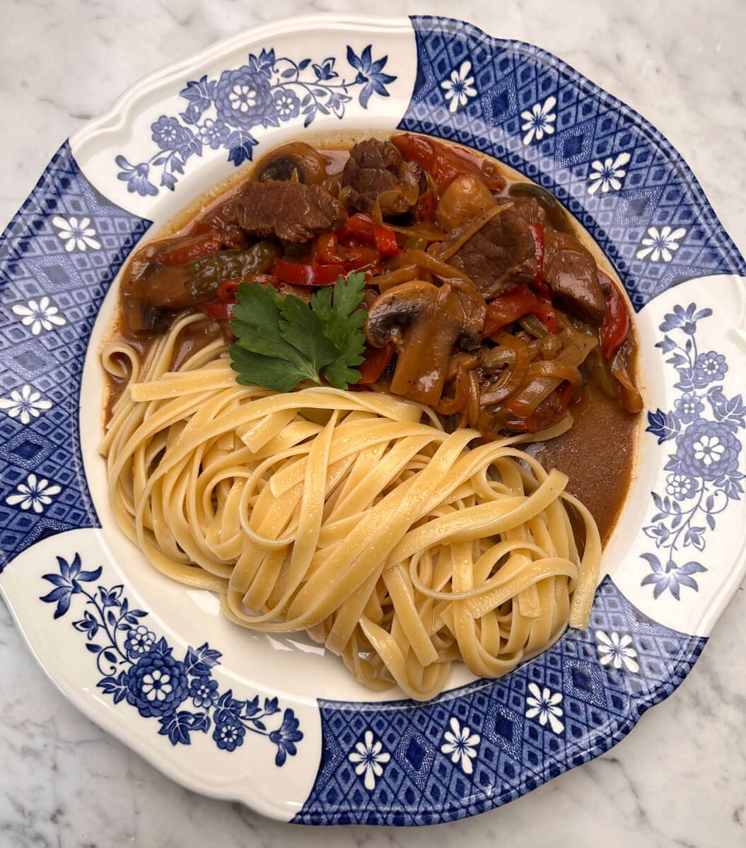 mittagsmenu-stroganoff-nudeln-zuerich.jpg