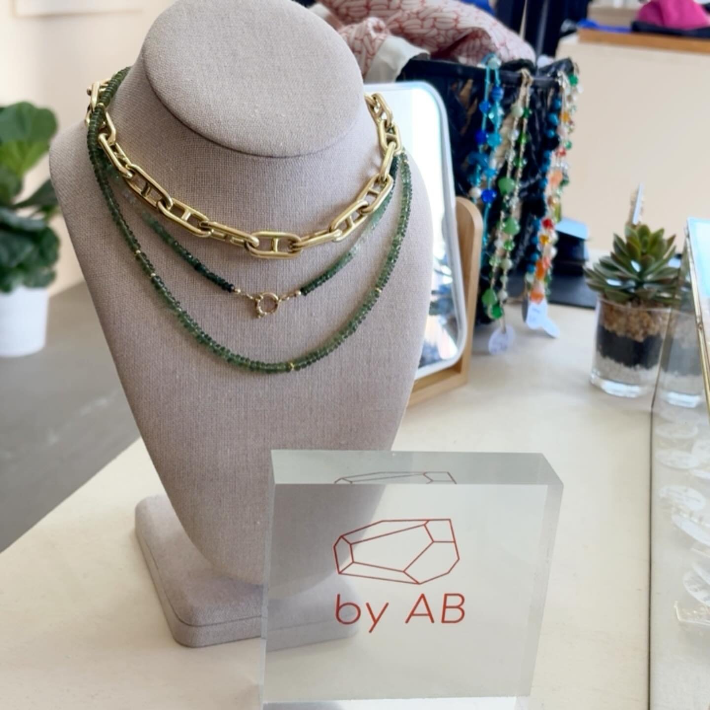 Tack of the day 🙌🏻❤️ #handmadejewelry #customjewelry #beadedjewelry