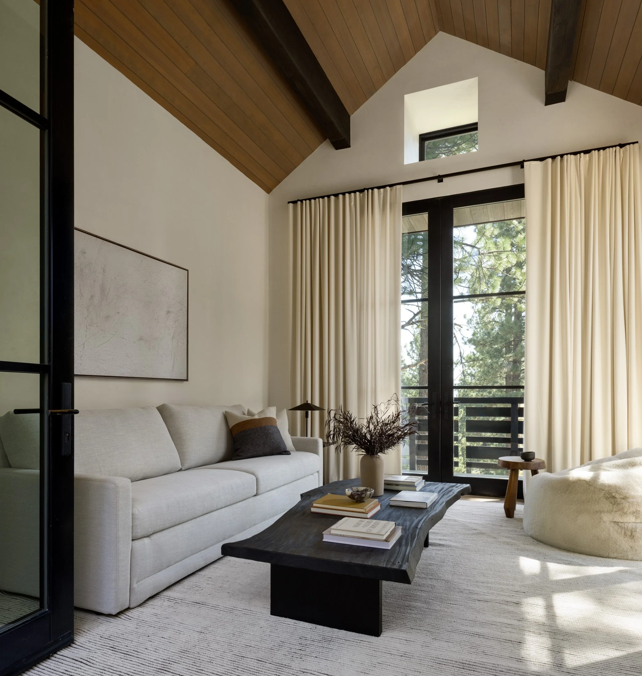 8469_Newhall_dr_0154-Edit_web.jpg
