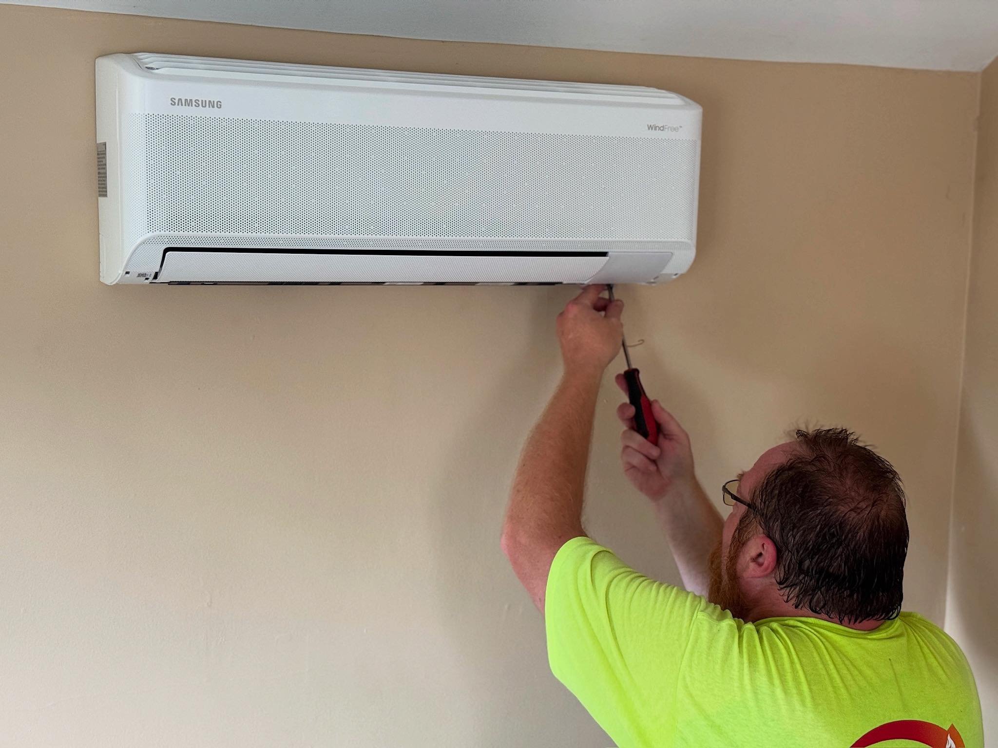 man installing samsung multi zone systems with single outdoor unit