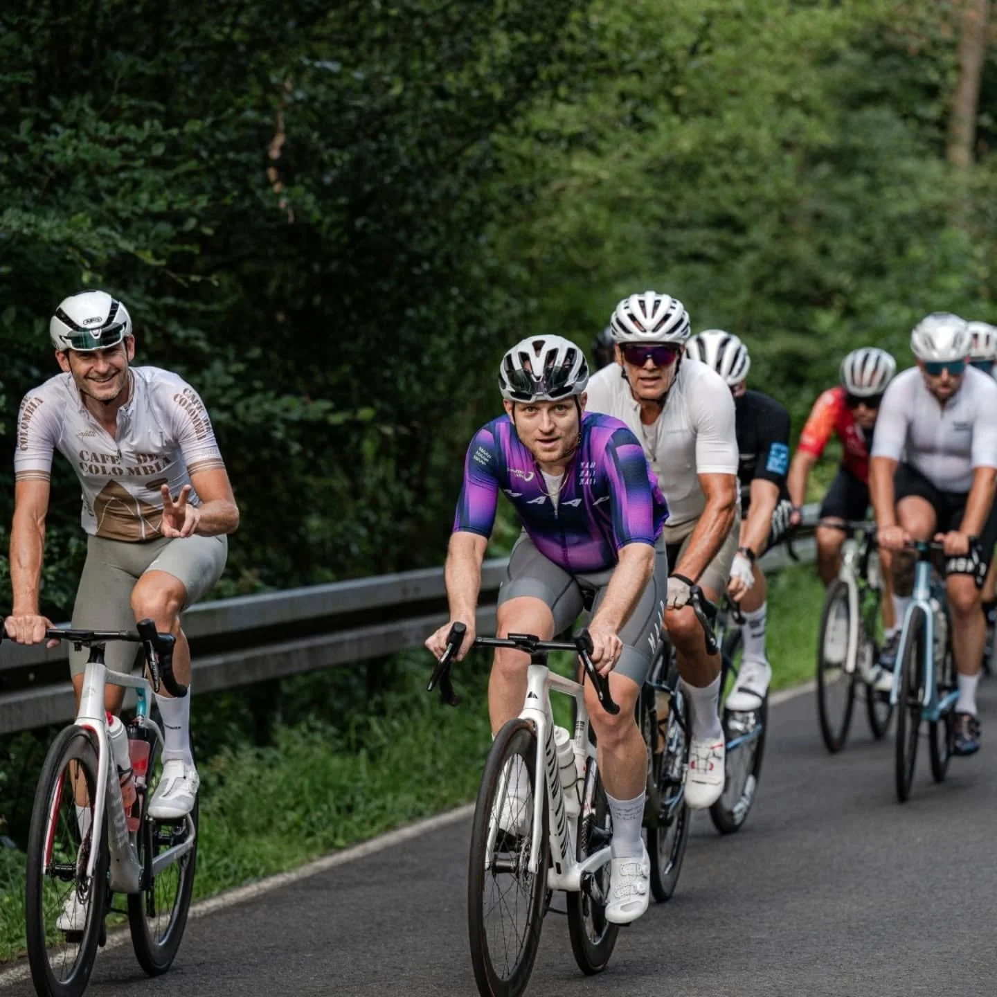 as relaxed as you! 🤗 D300 

📸 @nils_laengner

@cyclingclub_duesseldorf
@alma_sports_club_duesseldorf
@cyclecollective_
@die_edelhelfer
@cycle_cafe_velbert
@faracycling
@3tbike
@antidot.bikecare
@ergonbike
@gobik_wear
@efbe_prueftechnik
@haaner.fels