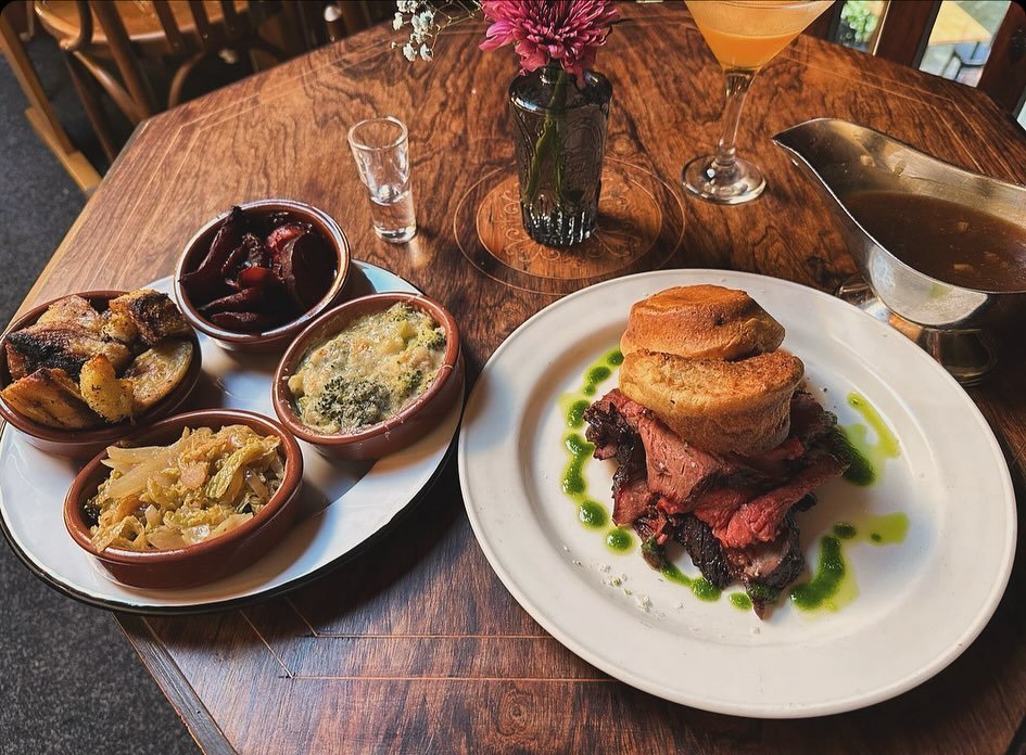 -𝙎𝙐𝙉𝘿𝘼𝙔 𝙍𝙊𝘼𝙎𝙏 𝘼𝙇𝙀𝙍𝙏-

Have you had the chance to try our Sunday Roast yet? 

We take pride in using meat from Neil Powell Butchers @masterbutchers a third-generation, artisan craft butchers. Their locally sourced meat from Herefordshi