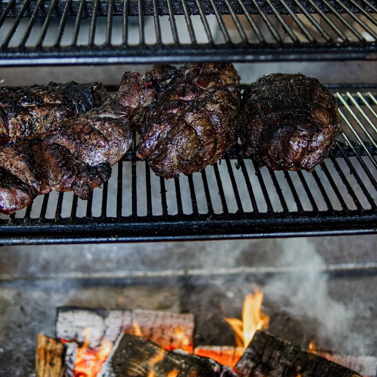 -𝙎𝙪𝙣𝙙𝙖𝙮 𝙍𝙤𝙖𝙨𝙩-

We could describe it, but we&rsquo;d rather you taste it &mdash; straight from the fire.