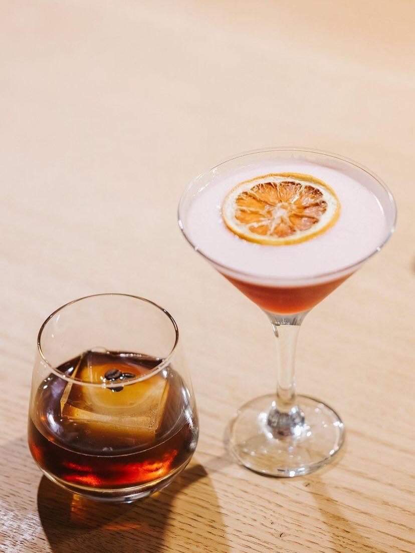 -𝙎𝙚𝙖𝙨𝙤𝙣𝙖𝙡 𝘾𝙤𝙘𝙠𝙩𝙖𝙞𝙡𝙨 -

The festive season has officially arrived, and so have our Christmas cocktails &mdash; perfectly cosy, wonderfully merry, and guaranteed to bring a little sparkle to your day. From sweet and nostalgic to rich a