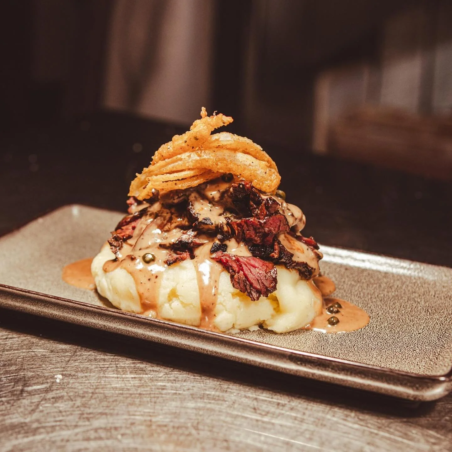 -𝙉𝙀𝙒 𝙊𝙉 𝙏𝙃𝙀 𝙈𝙀𝙉𝙐-

When the rain&rsquo;s pouring and the cold sets in, this is exactly what you want. 
Our mighty Hereford beef onglet, rich, juicy and full of flavour, served with creamy garlic mash, warming peppercorn sauce, and crispy 