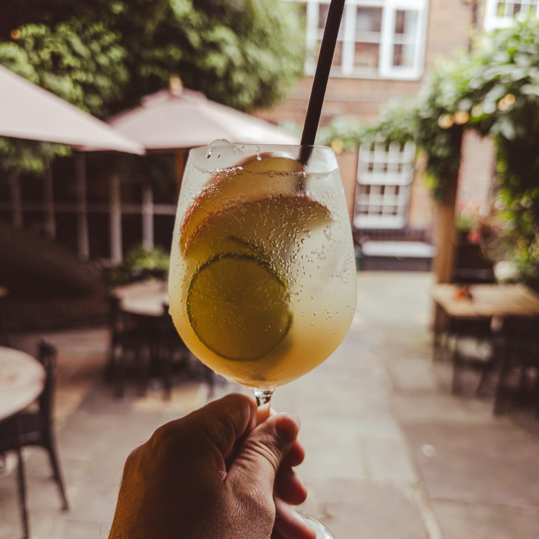 -𝙀𝙡𝙙𝙚𝙧𝙛𝙡𝙤𝙬𝙚𝙧 &amp; 𝘼𝙥𝙥𝙡𝙚 𝙎𝙖𝙣𝙜𝙧𝙞𝙖-

Have you tried our new Elderflower &amp; Apple Sangria yet?

Made with crisp white wine, brandy, elderflower syrup, and apple juice, then topped with soda for a light and refreshing finish.

P