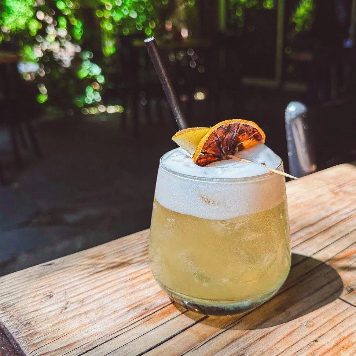 -𝙋𝙀𝘼𝙍 𝘿𝙍𝙊𝙋 𝙎𝙊𝙐𝙍-

Vodka, Pear Liqueur, Amaretto, Pear Oleo Saccharum, Lemon Juice, Egg White

Our Summer Seasonal Cocktail Menu is here! Perfect for these hot days...